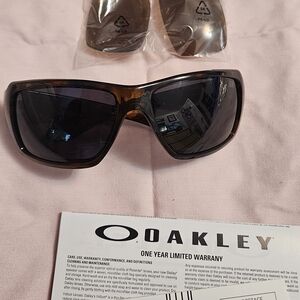 OAKLEY Polarized Sunglass